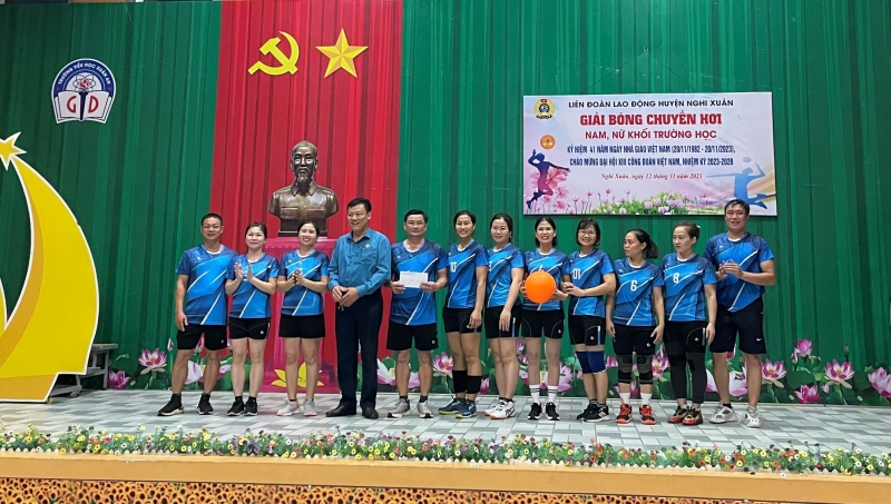 LĐLĐ huyện Nghi Xuân: Tổ chức Giải bóng chuyền hơi nam, nữ Khối trường học 